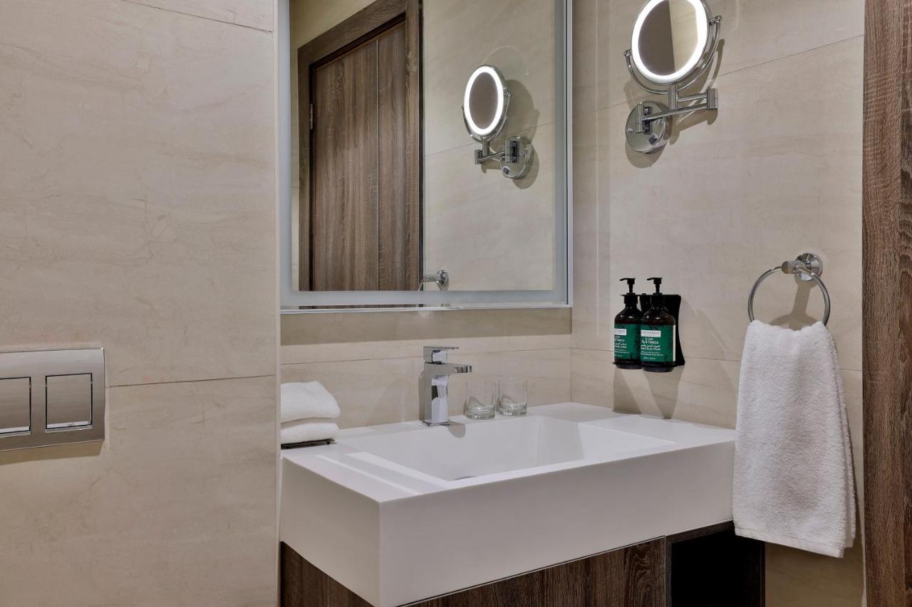 Hotel Voco Al Khobar By Ihg Exterior foto Bathroom