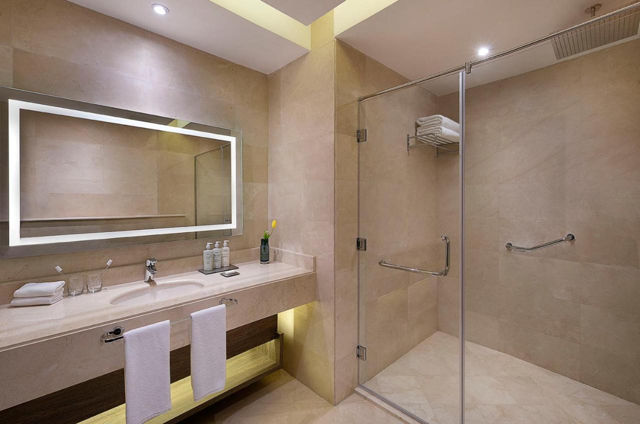 Hotel Voco Al Khobar By Ihg Exterior foto A bathroom at the hotel
