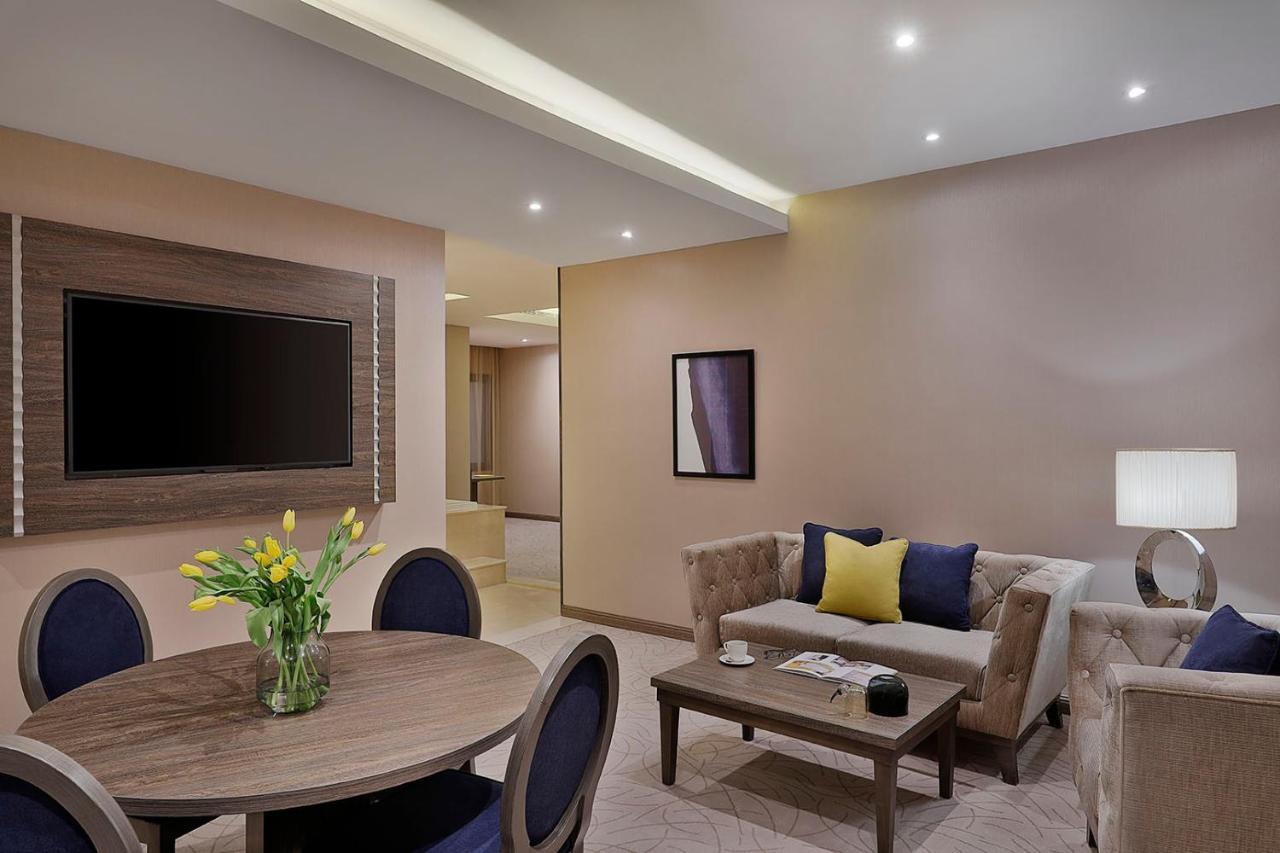 Hotel Voco Al Khobar By Ihg Exterior foto A suite at the hotel